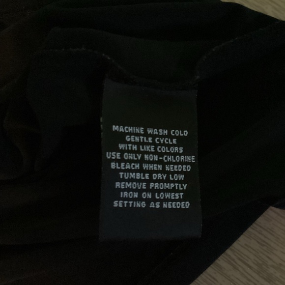 East 5th Black Keyhole Top Size Medium - Picture 6 of 9